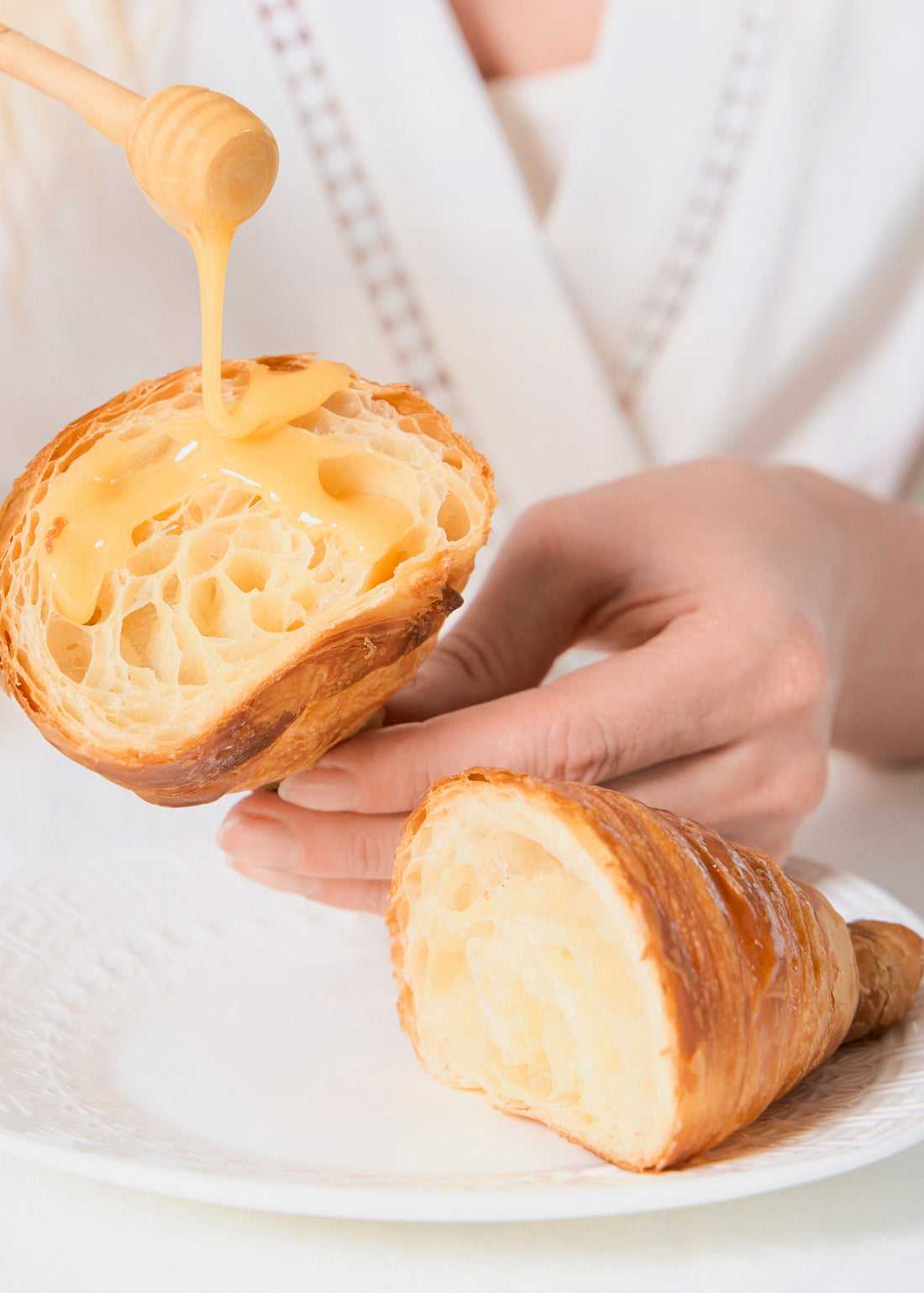 Beneficiile mierii în rutina zilnică: cum să înlocuiești zahărul și să-ți întărești imunitatea