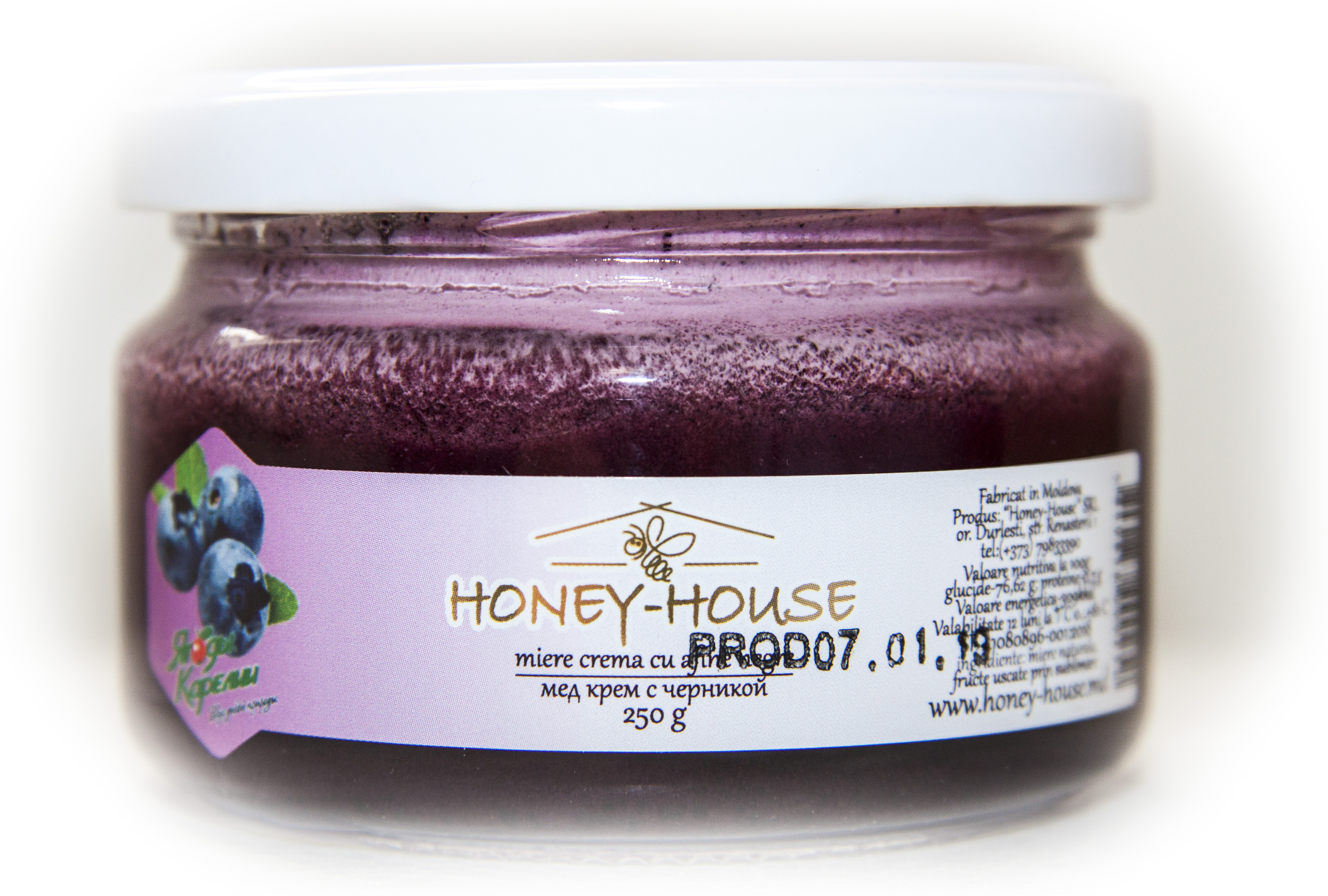 Honey cream with blueberries
